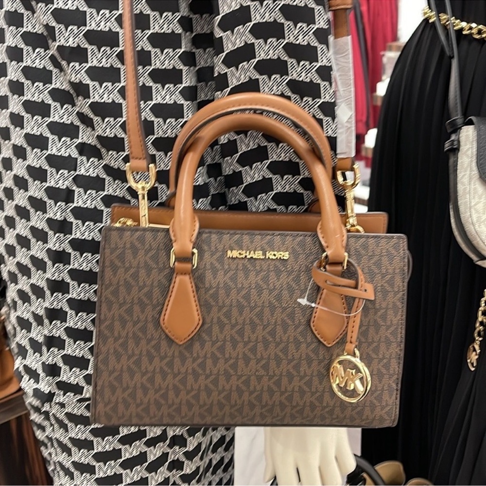 Michael Kors Small Sheila Satchel Crossbody
Bag Brown
NWT - Picture 13 of 16